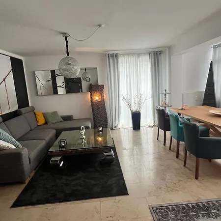 Apartment Ein Charmanter Zweifamilienhaus *