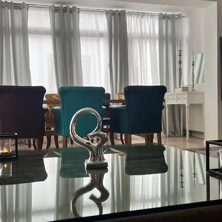 Ein Charmanter Zweifamilienhaus * Berlin
