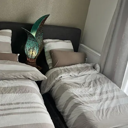 Ein Charmanter Zweifamilienhaus Apartment Berlin