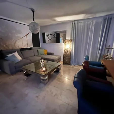 Ein Charmanter Zweifamilienhaus Apartment