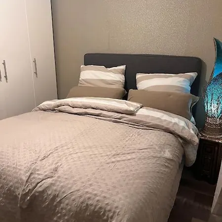 아파트 Ein Charmanter Zweifamilienhaus *