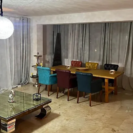 Ein Charmanter Zweifamilienhaus Apartment *